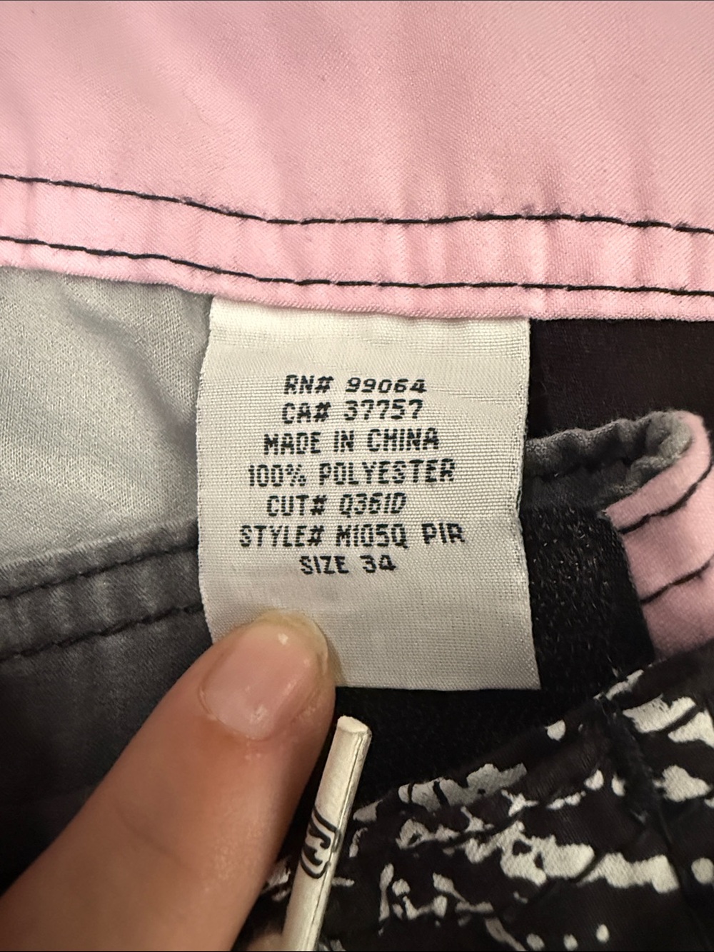 Billabong Men's Dark Gray Camo Cargo Shorts with Pink Trim - Picture 5 of 5